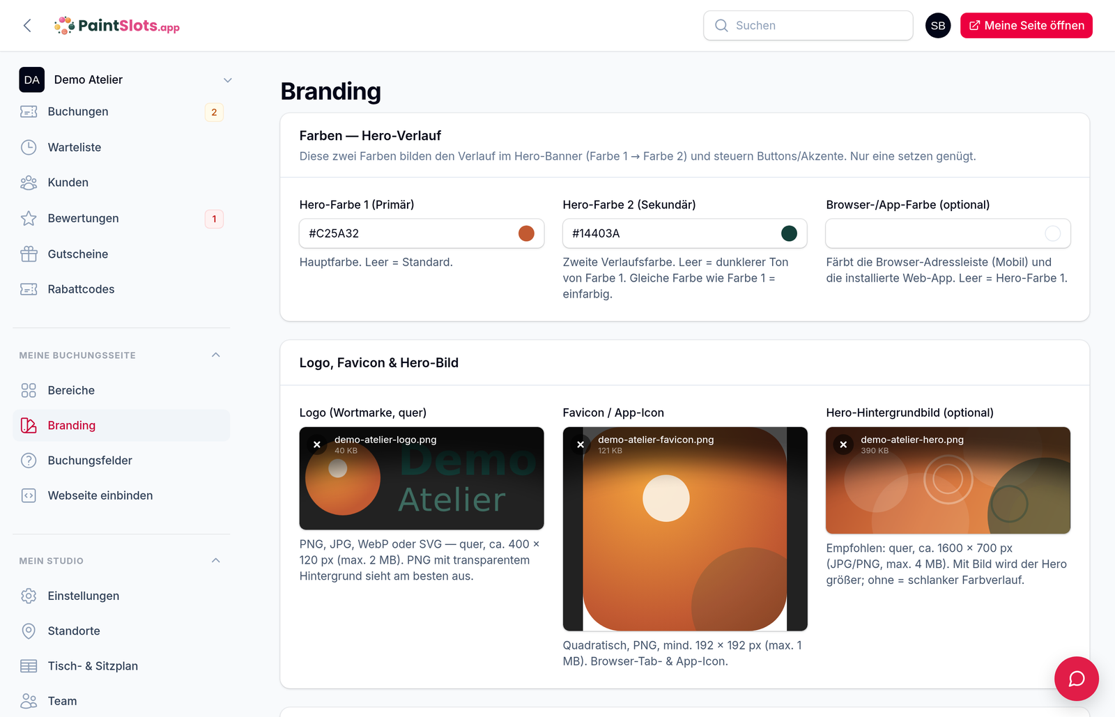 Branding-Seite im Admin: die beiden Hero-Farben als Hex-Felder mit Farbwähler, Browser-/App-Farbe, darunter die Uploads für Logo, Favicon/App-Icon und Hero-Hintergrundbild mit den empfohlenen Maßen