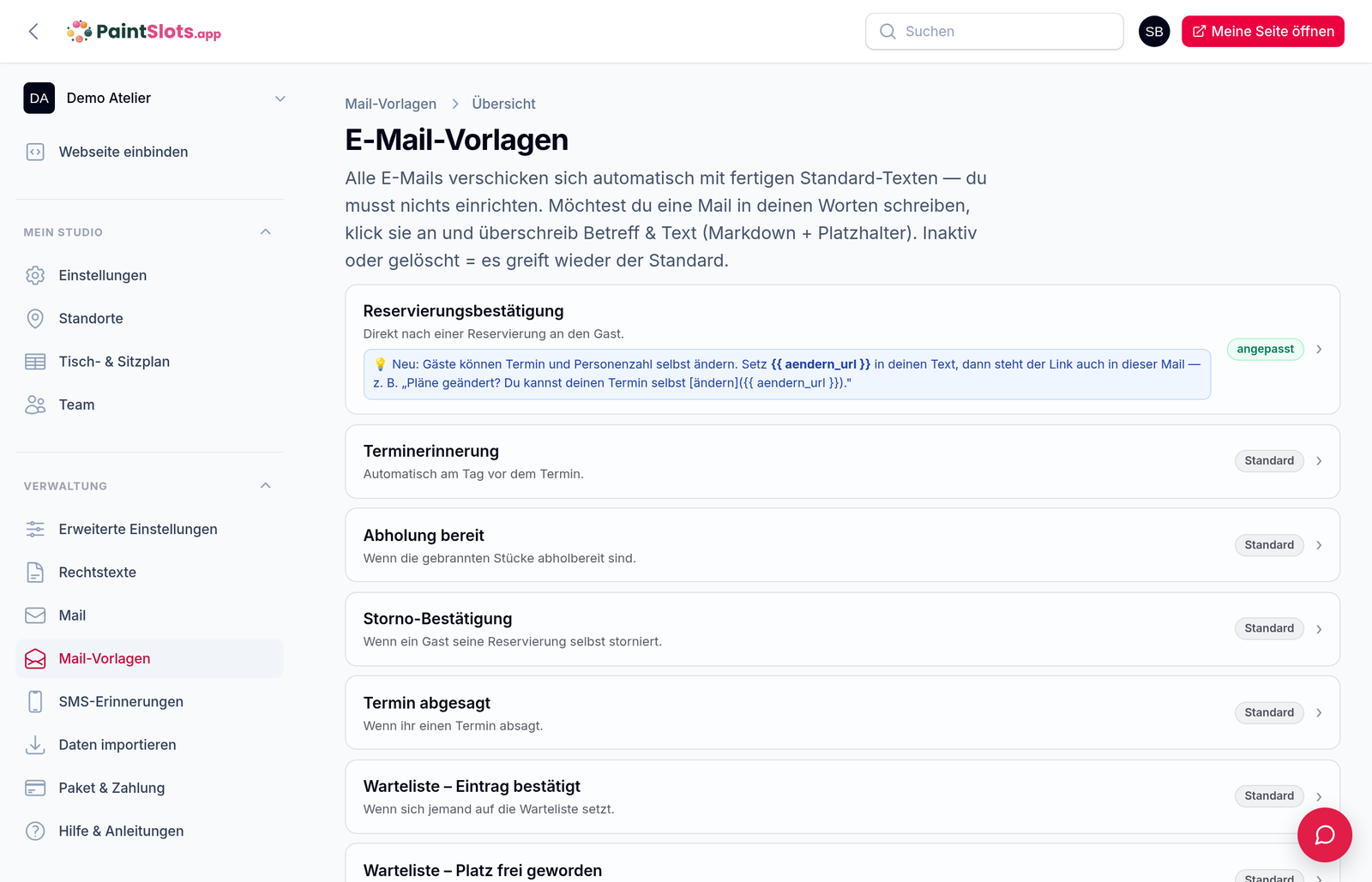 Übersicht der Mail-Vorlagen im Admin: Reservierungsbestätigung, Terminerinnerung, Abholung bereit, Storno-Bestätigung und weitere, jeweils mit der Kennzeichnung „Standard“ oder „angepasst“