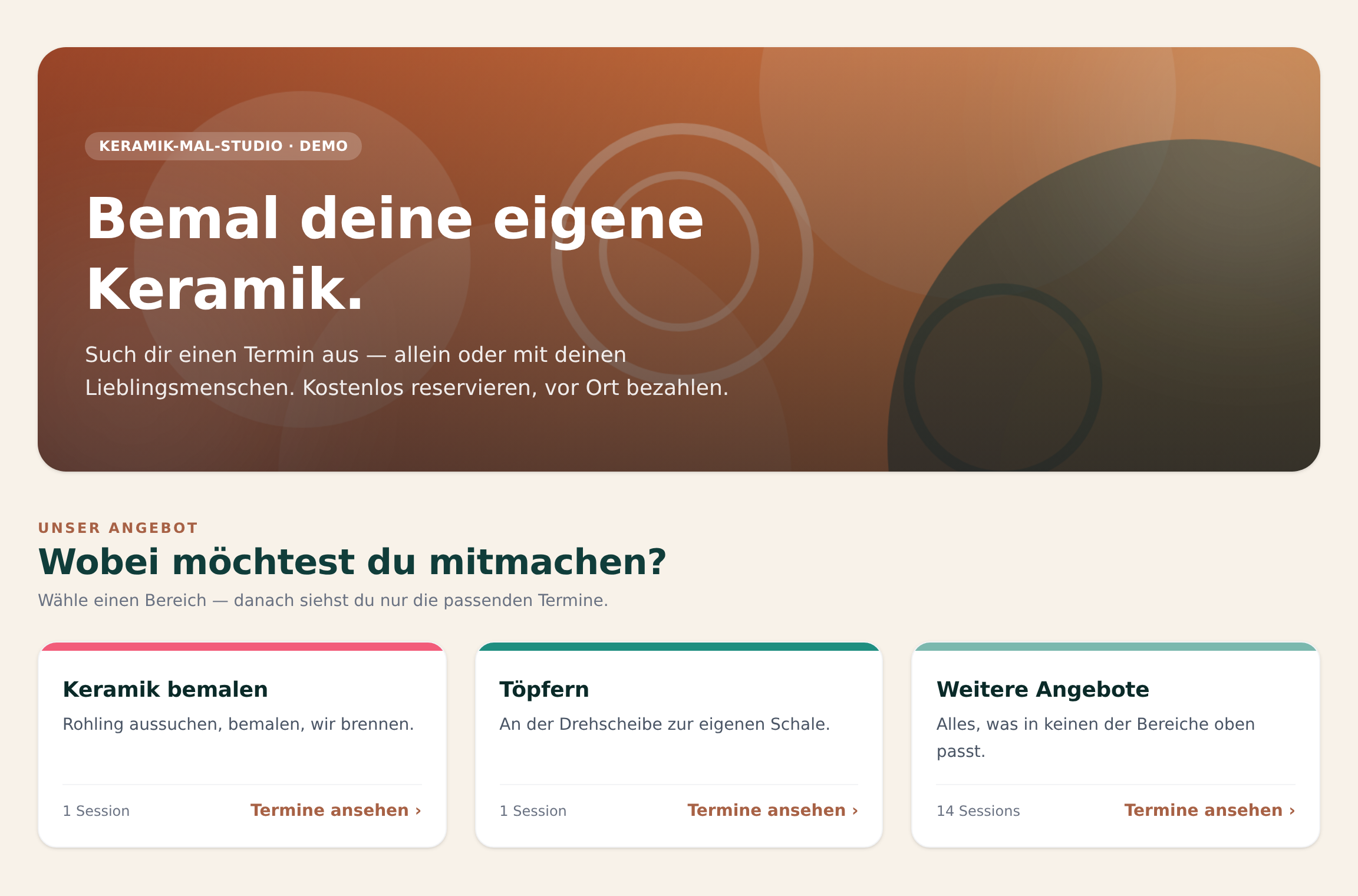 Öffentliche Buchungsseite eines Studios mit eigenem Kopfbild und drei Bereichs-Kacheln