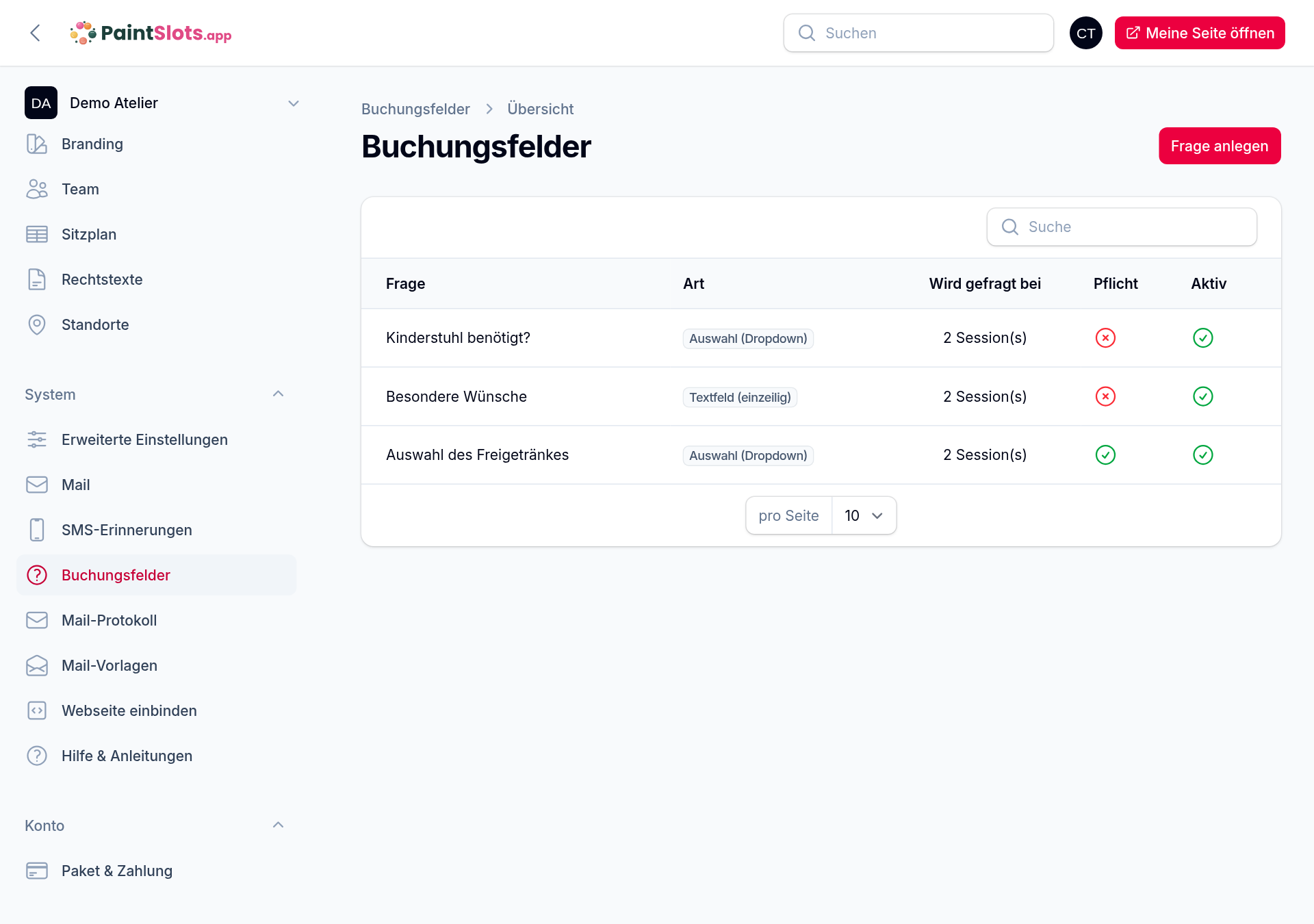 System → Buchungsfelder: der Katalog deiner Fragen mit Art, Pflicht und „wird gefragt bei … Sessions